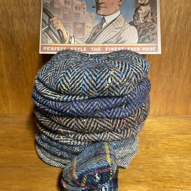 Visgraatmotief in een wollen stof (Donegal Tweed). 